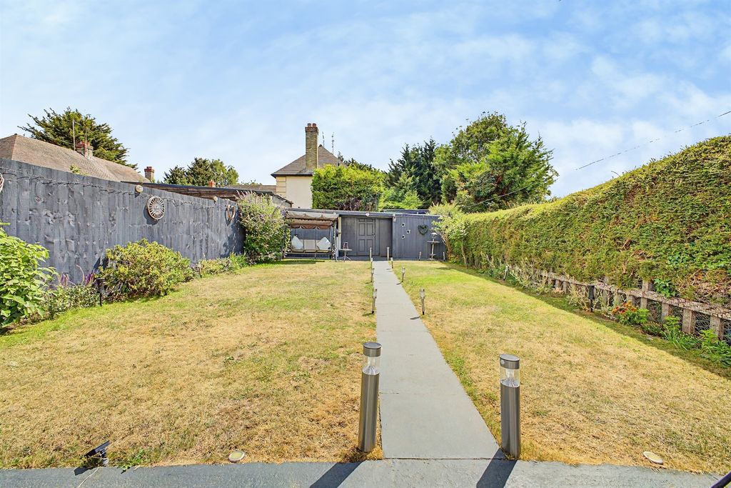 Property photo 2 of 20
