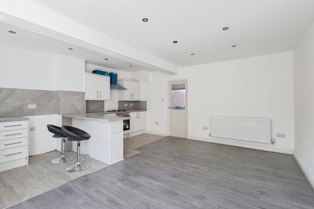 Property photo 2 of 25 Pbox-Img.Jpg