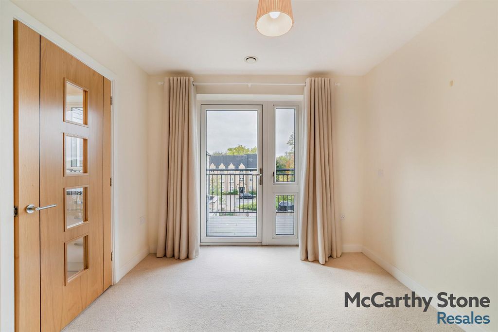 Property photo 3 of 30 8667746-Interior08-800.Jpg