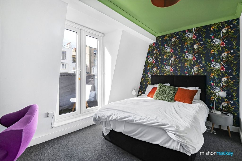 Property photo 2 of 12 Main Bedroom
