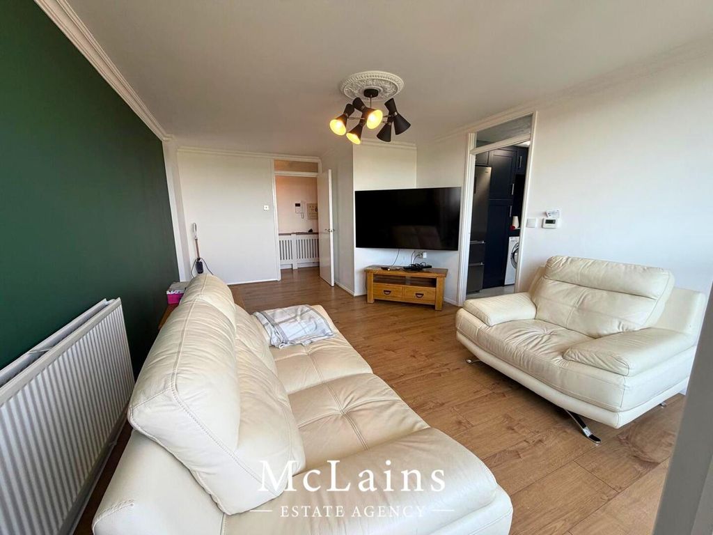 Property photo 1 of 6 Living Room