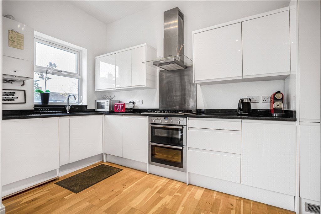 Property photo 3 of 16 Kitchen