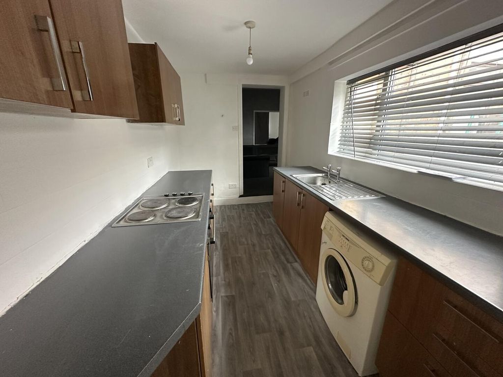 Property photo 3 of 6 Kitchen