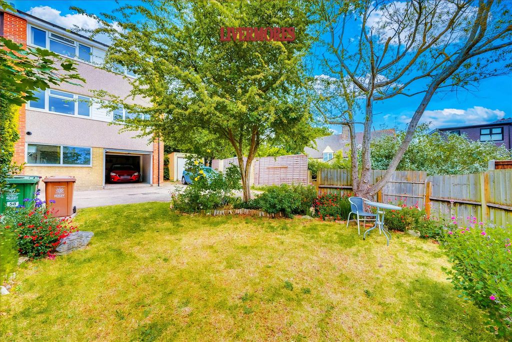 Property photo 2 of 23 Garden