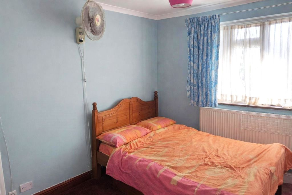 Property photo 3 of 17 Bedroom 3