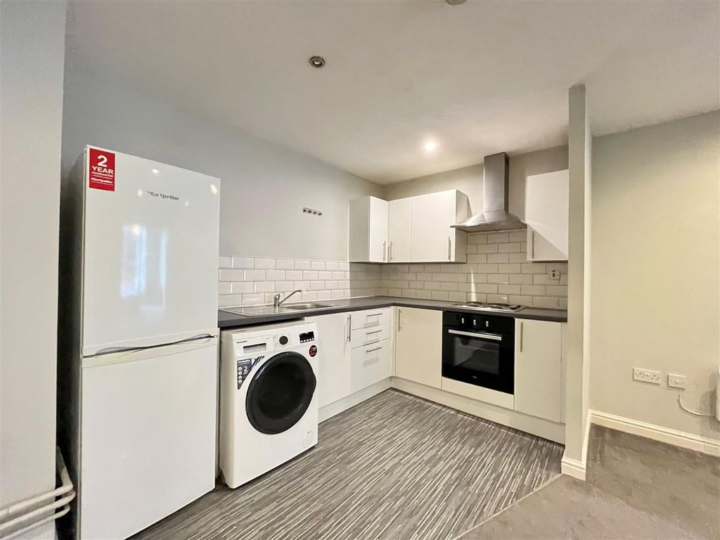 Property photo 3 of 8 Kitchen