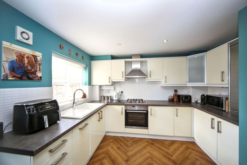 Property photo 3 of 25