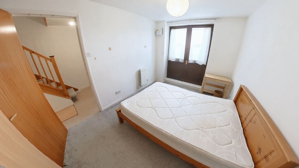 Property photo 2 of 28