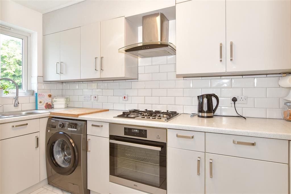 Property photo 2 of 9 Kitchen