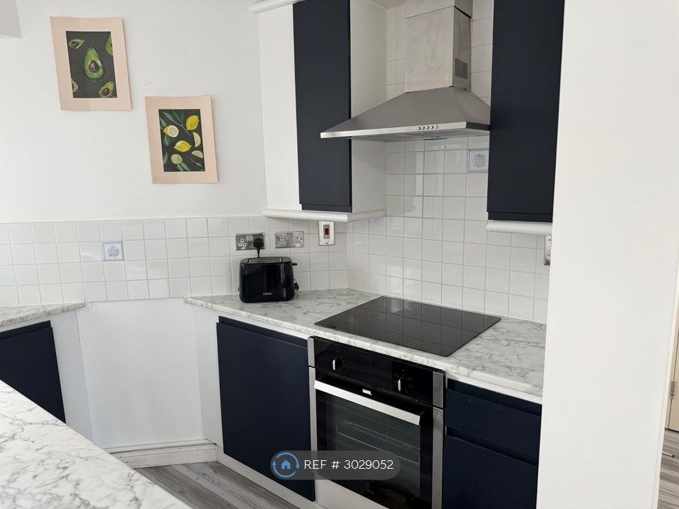 Property photo 2 of 9 Kitchen