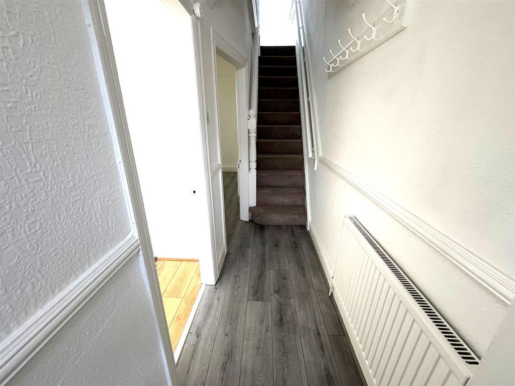Property photo 2 of 13 Entrance Hall