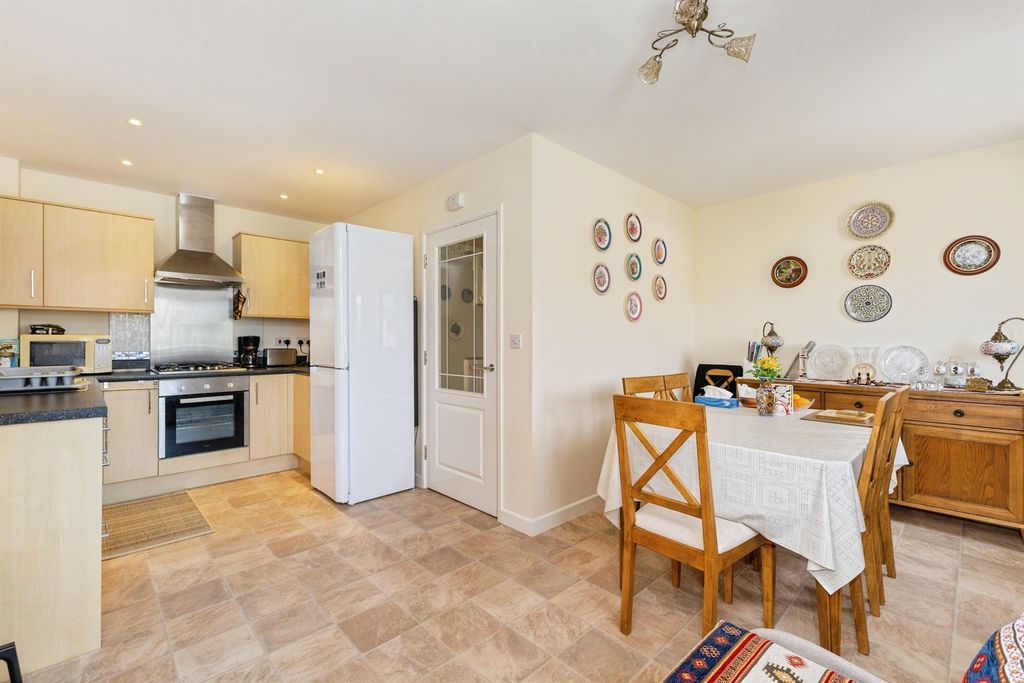 Property photo 2 of 25