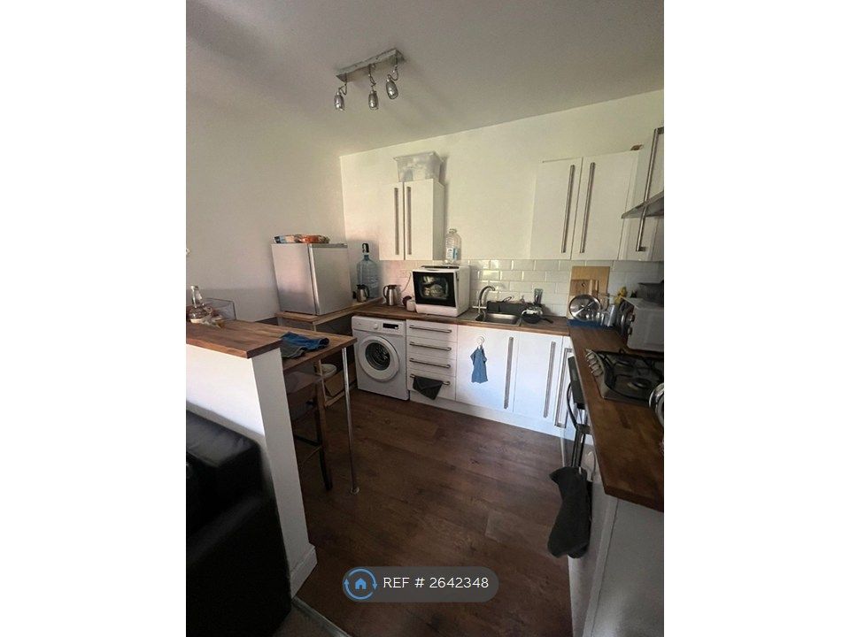 Property photo 3 of 8 Kitchen