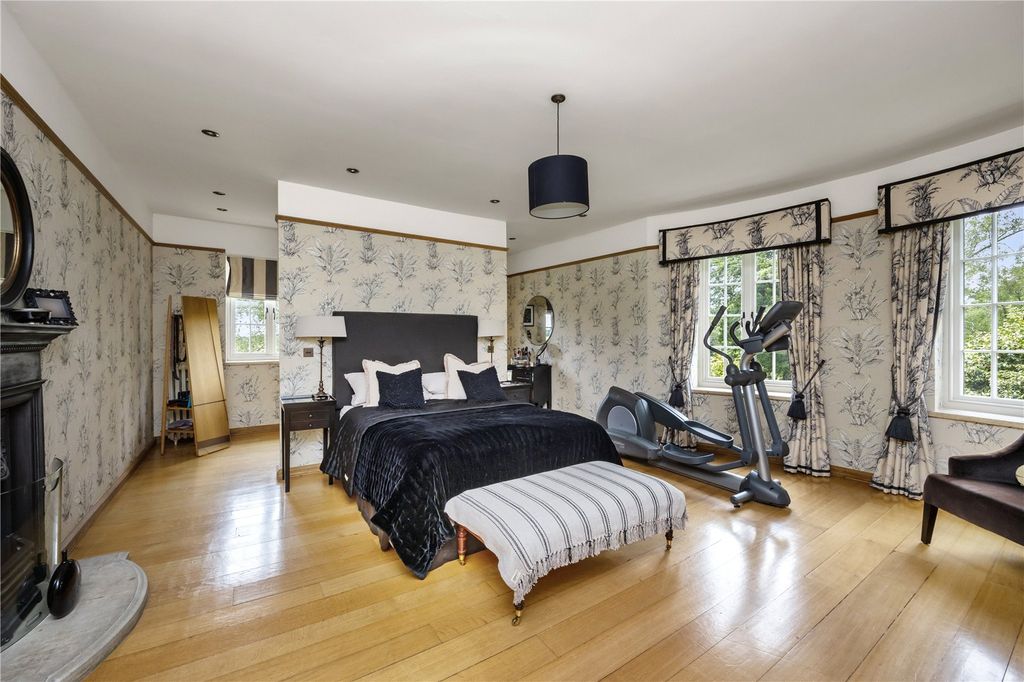 Property photo 3 of 35 Bedroom