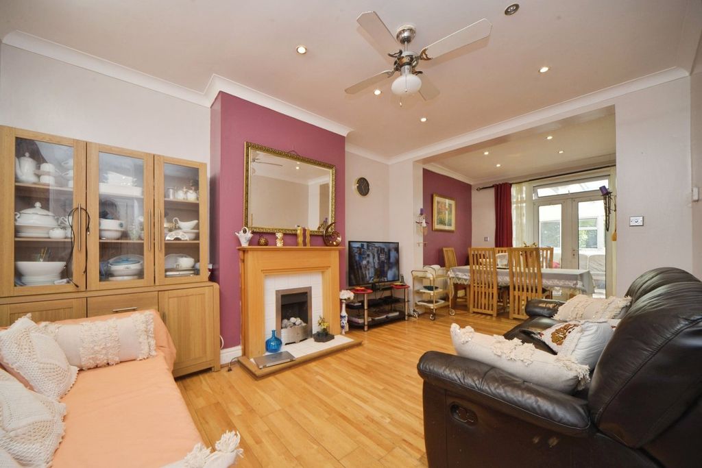 Property photo 3 of 20