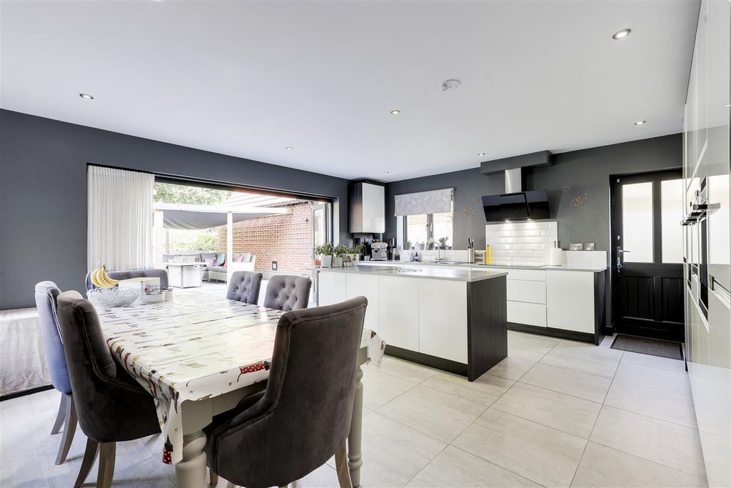 Property photo 3 of 31 60.Jpg