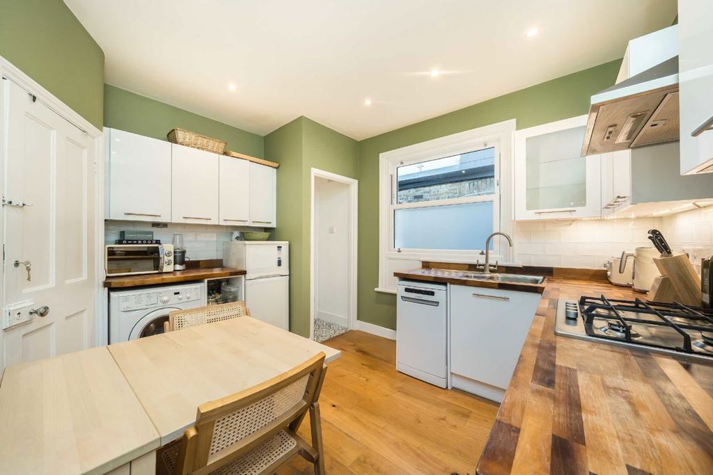 Property photo 3 of 6