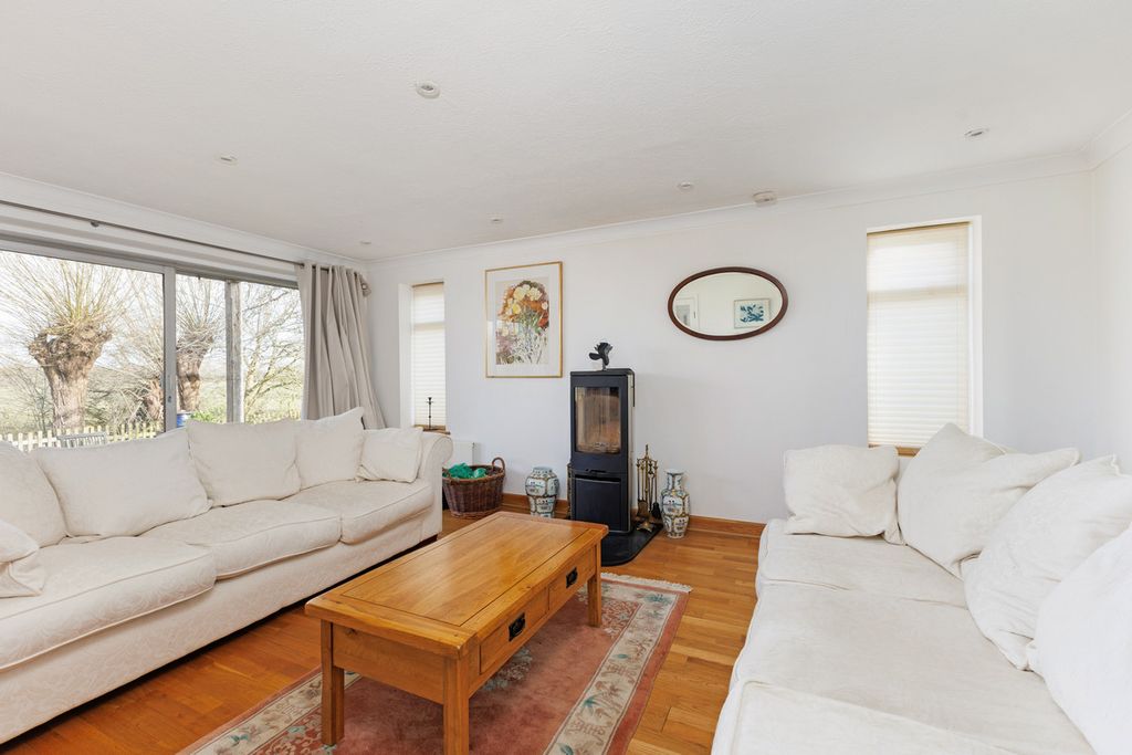 Property photo 2 of 30