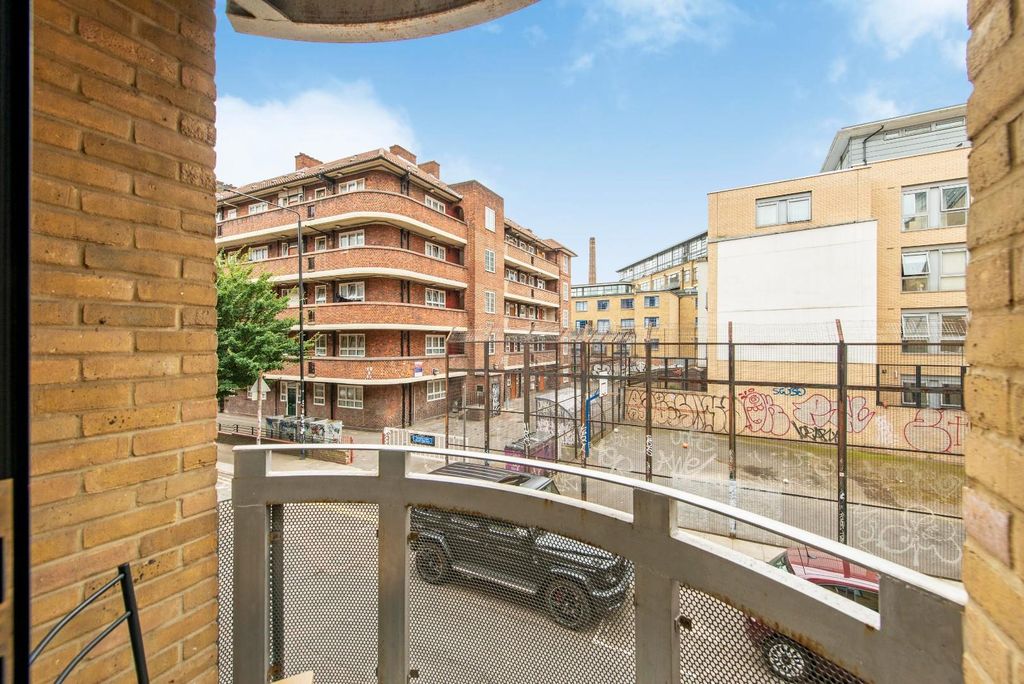 Property photo 3 of 16 30620_Hunters_Flat_3___10_Quaker_Street_5_Lo.Jpg