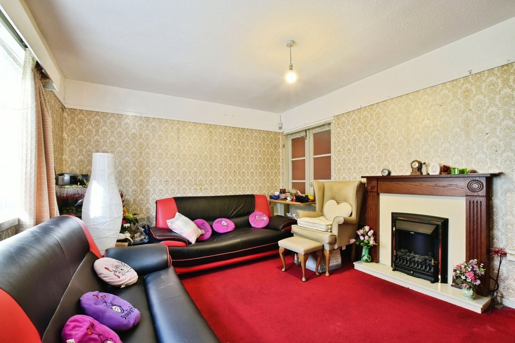 Property photo 2 of 17 Photo