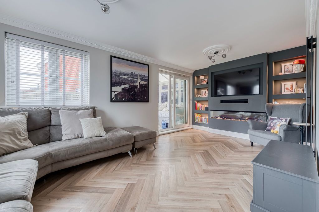 Property photo 2 of 21