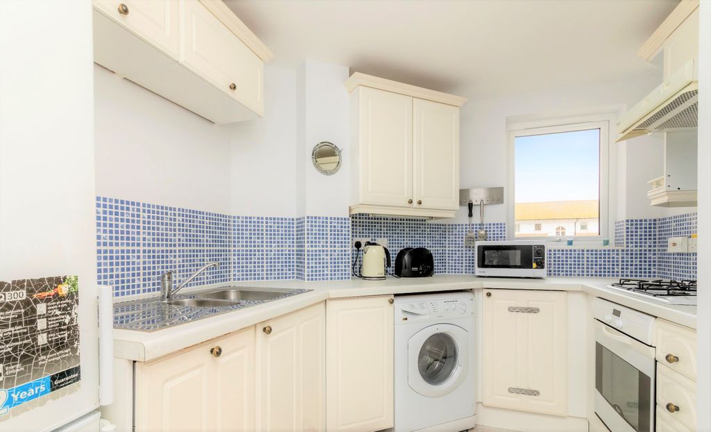 Property photo 3 of 14 Kitchen