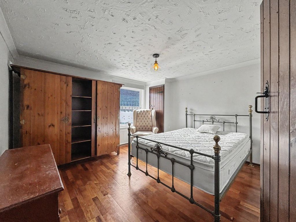 Property photo 2 of 28