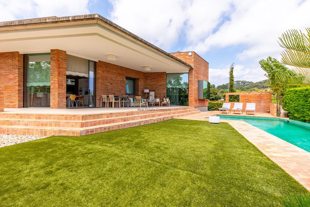 Property photo 1 of 50