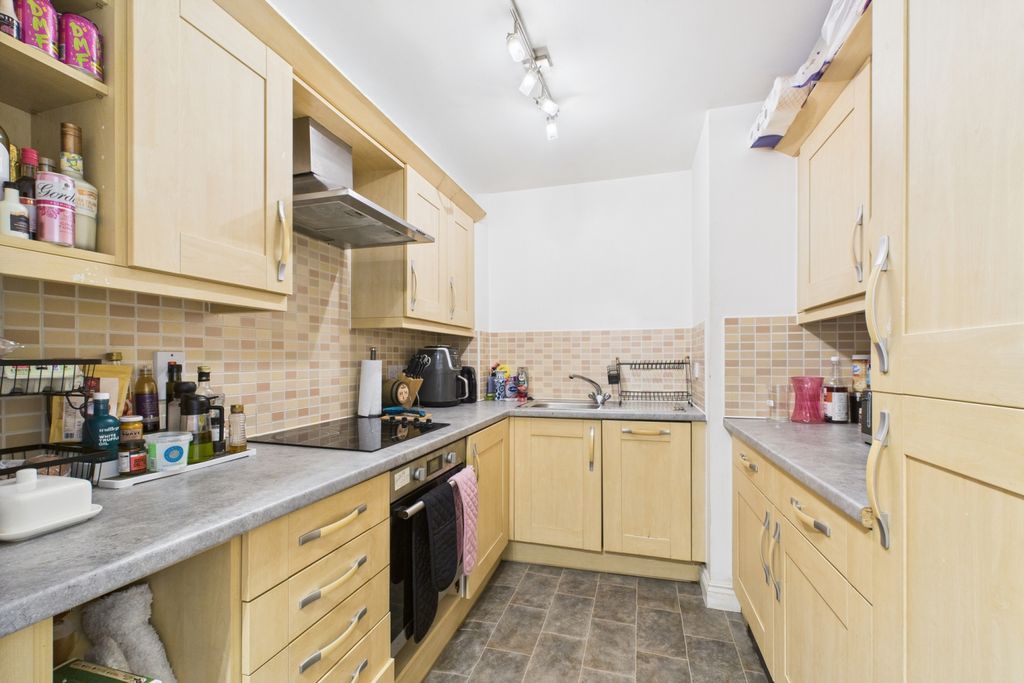 Property photo 2 of 9 Kitchen