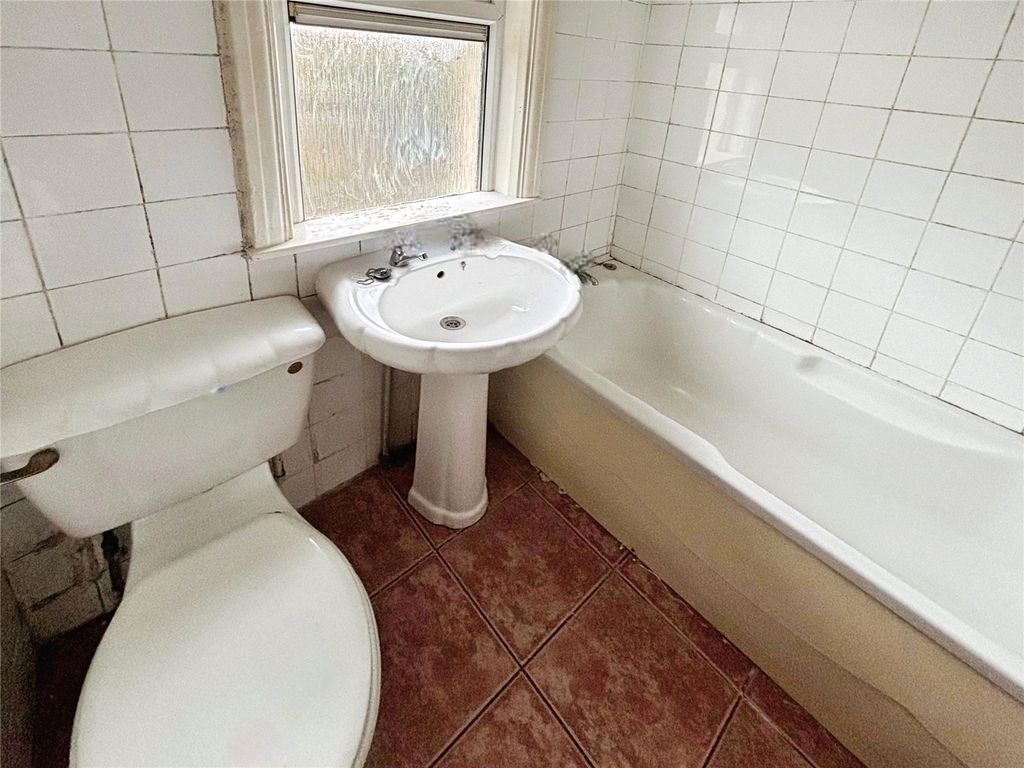 Property photo 3 of 9 Bathroom/Wc