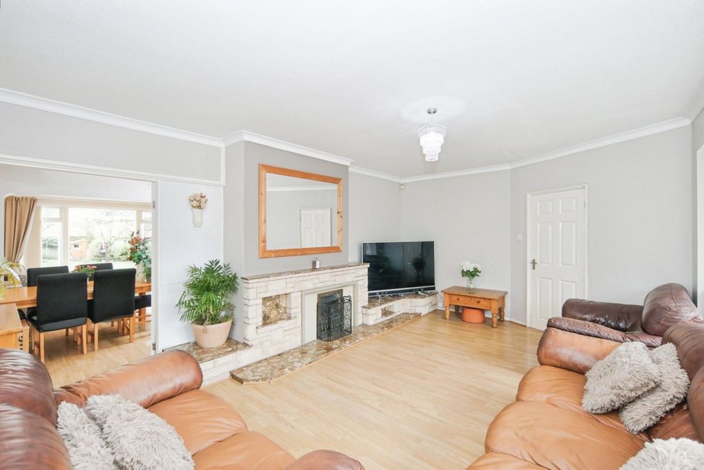 Property photo 3 of 15 142-7.Jpg