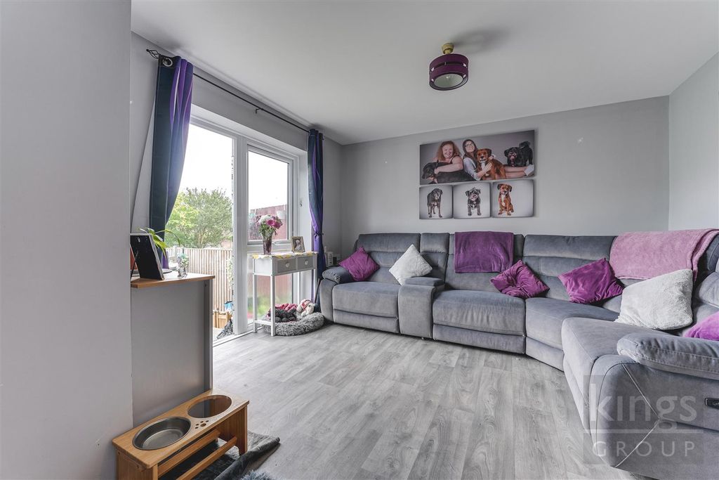 Property photo 2 of 15 Lounge