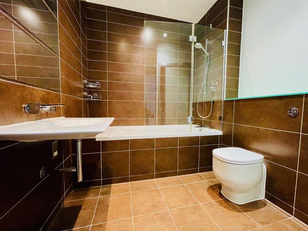 Property photo 2 of 5 Stylish Bathroom/WC