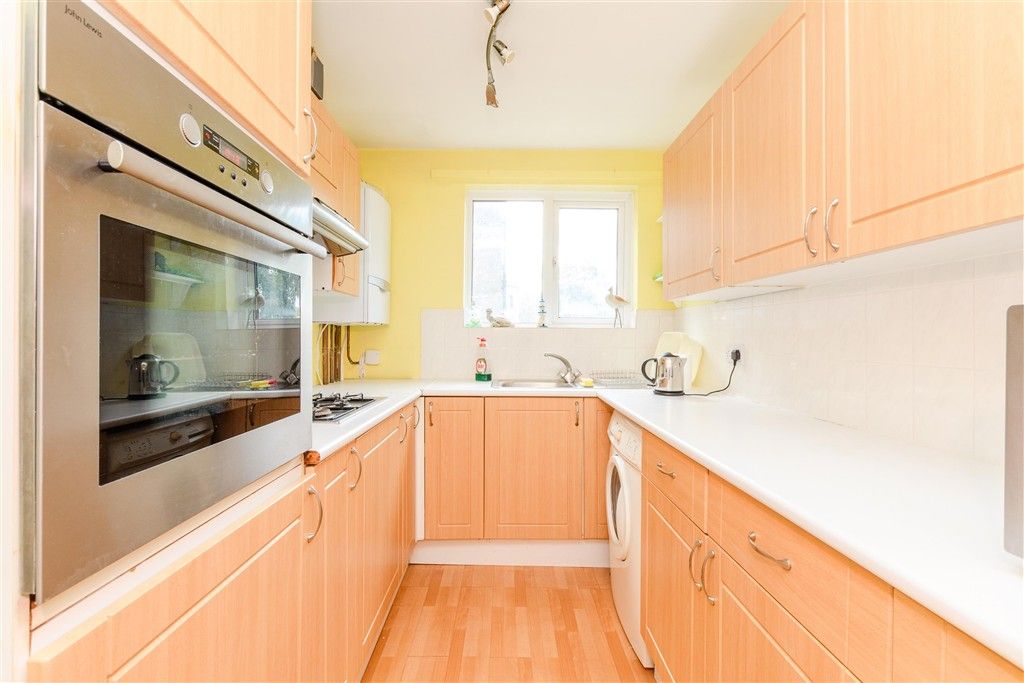 Property photo 3 of 10 Kitchen