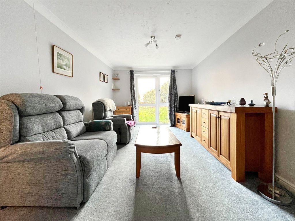 Property photo 2 of 9 Picture No. 12