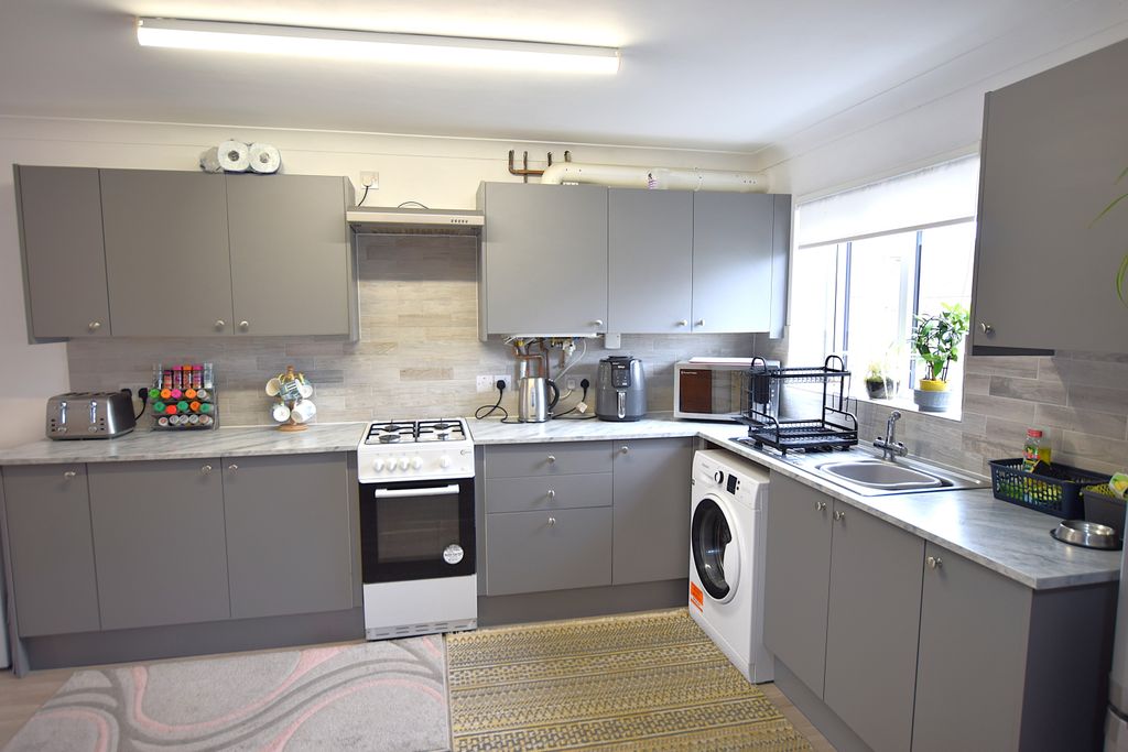 Property photo 2 of 24 Kitchen