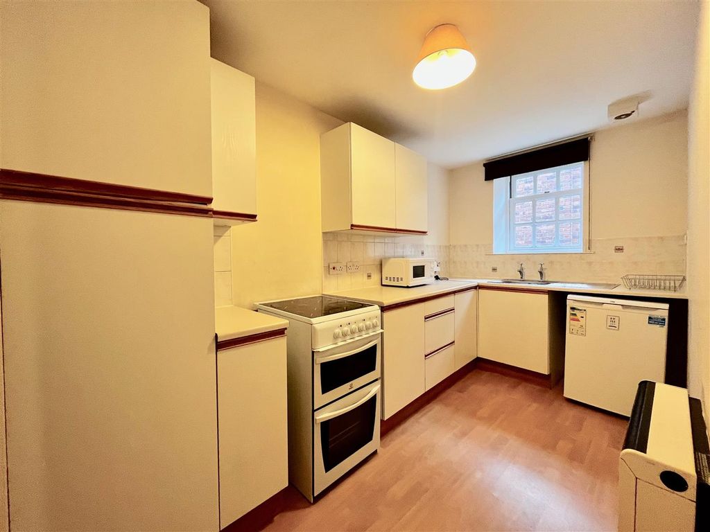 Property photo 3 of 8 Kitchen
