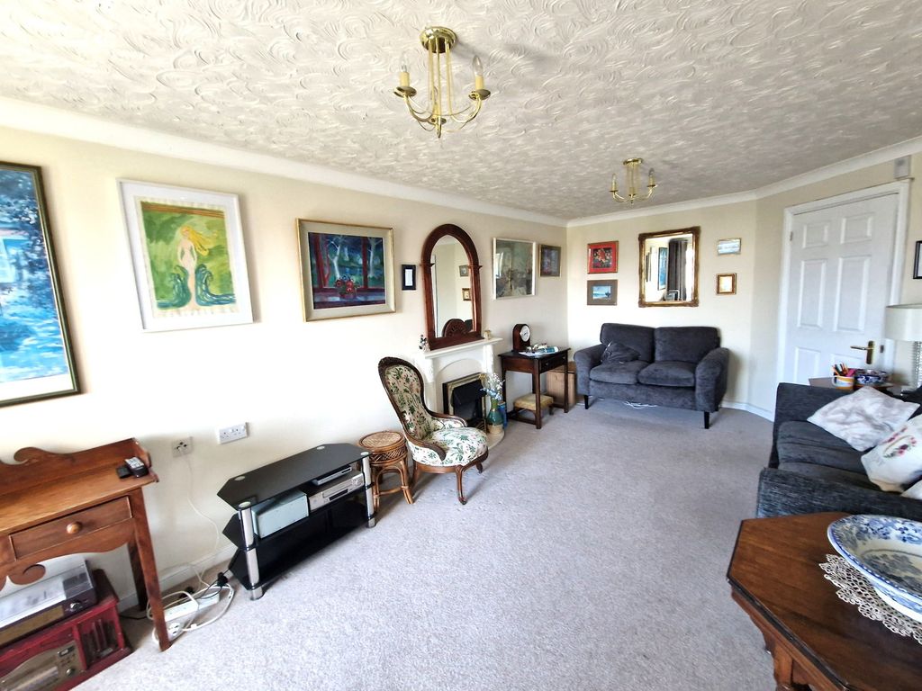Property photo 3 of 11