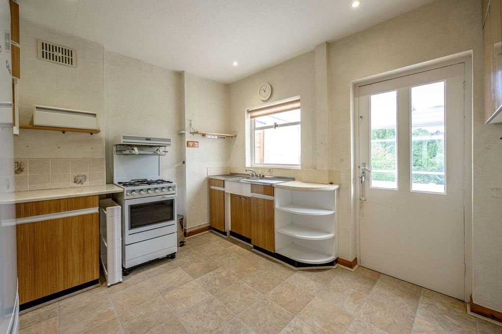 Property photo 3 of 30 Kitchen 1