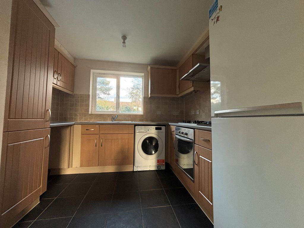 Property photo 2 of 6 Kitchen