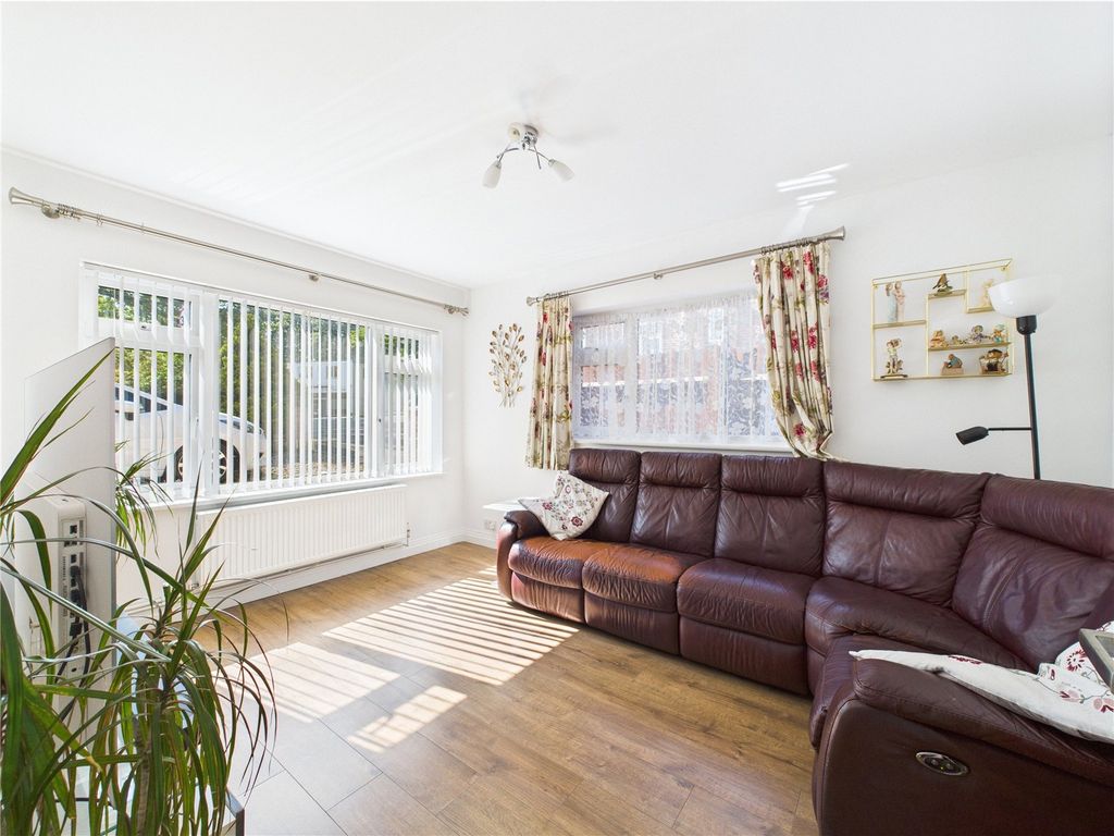 Property photo 3 of 18 Picture No. 01