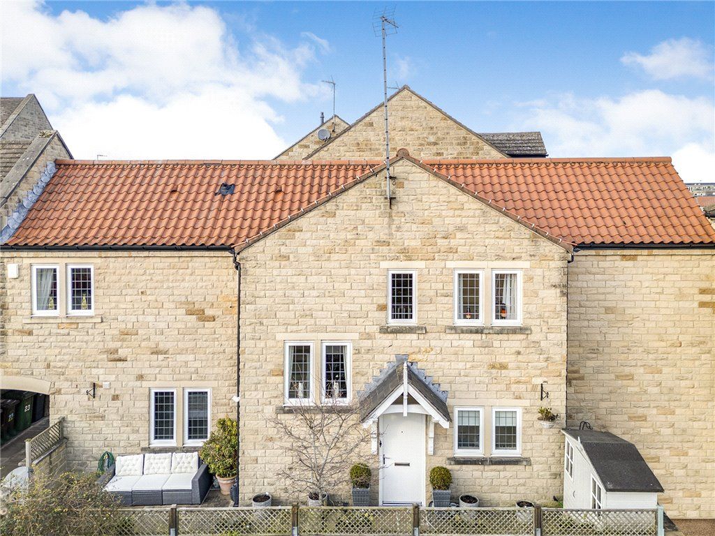 Property photo 1 of 18 8 Micklethwaite Mews