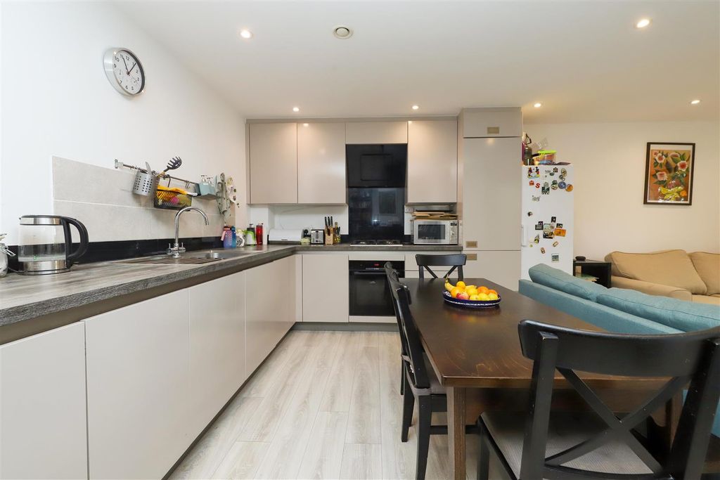 Property photo 1 of 12 Reve Apartments