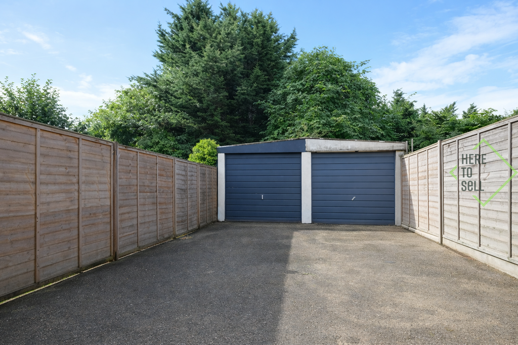 Property photo 3 of 12 Firs Park Gardens, N21 - Garage