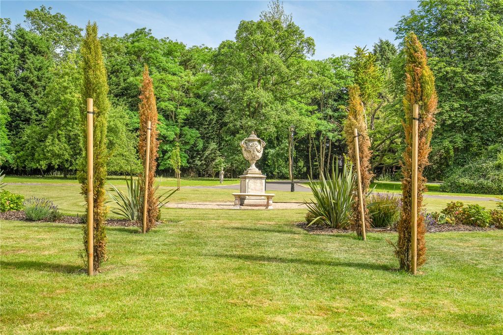 Property photo 3 of 18 Grounds