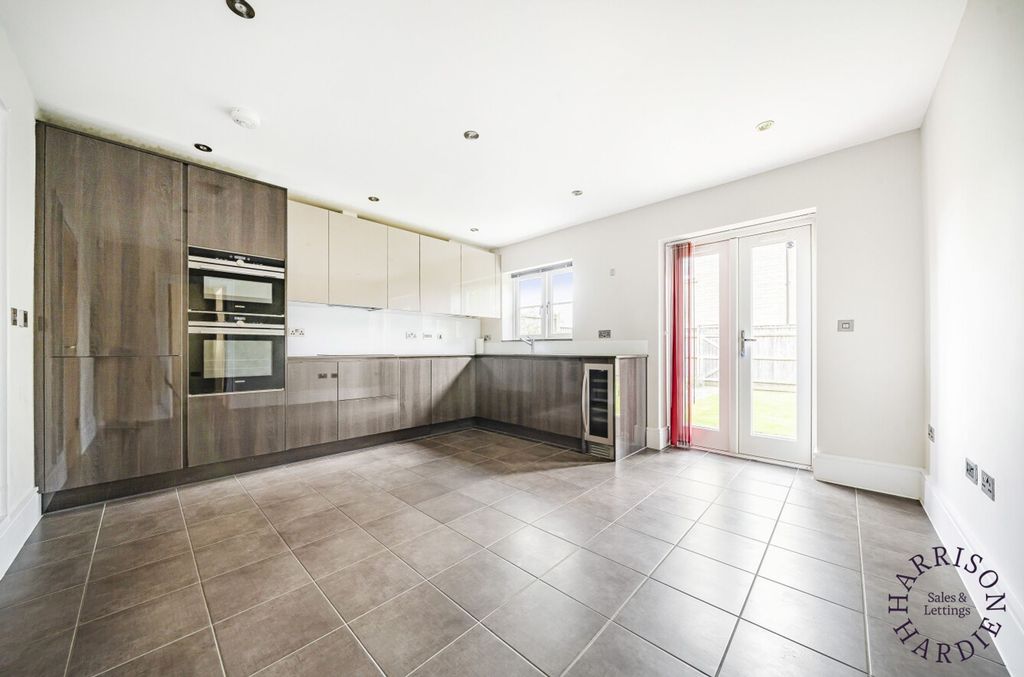 Property photo 3 of 9 Kitchen/Diner
