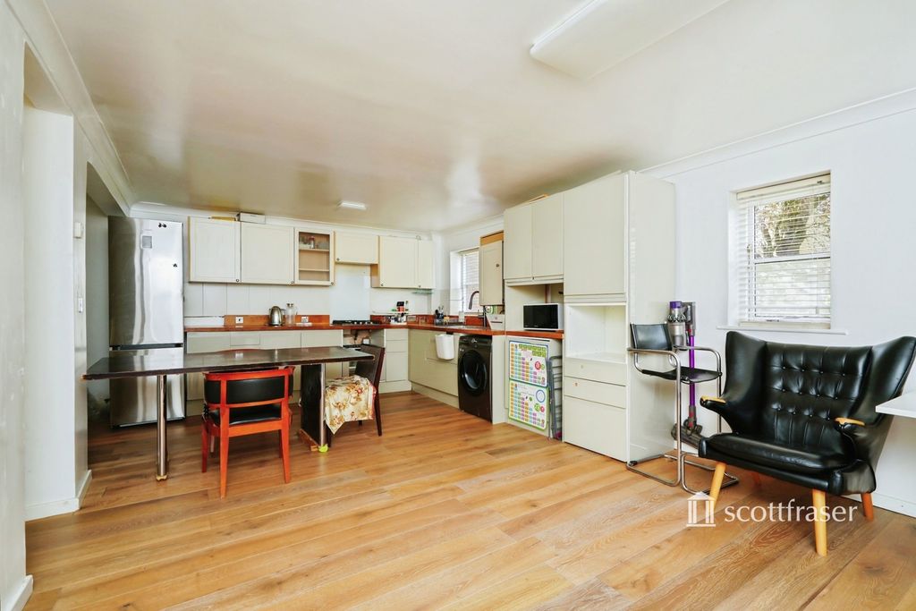 Property photo 3 of 10 Pbox-Img.Jpg