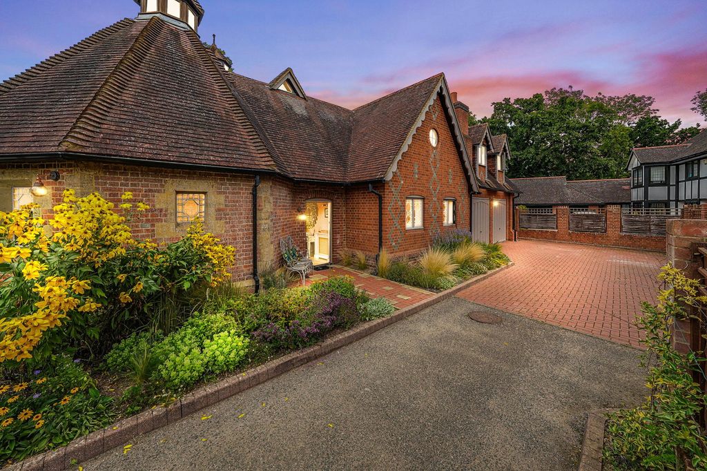 Property photo 2 of 43