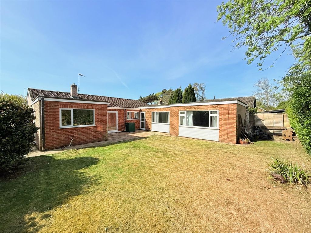 Property photo 1 of 20 Outside