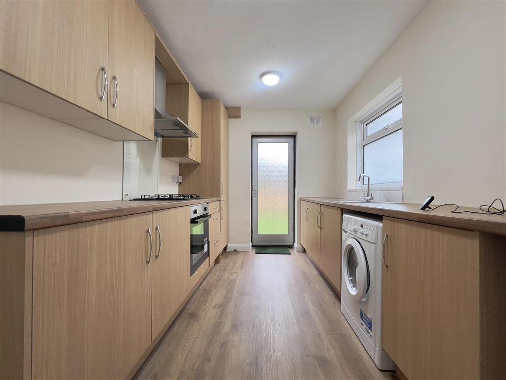 Property photo 3 of 13 Kitchen